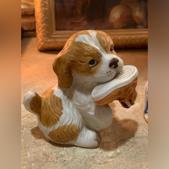 Homco Brown/White Puppies with Shoes Figurines - Set of 2 - Picture 3 of 8